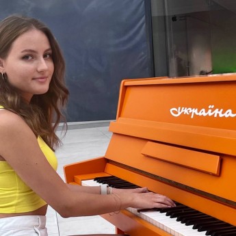 Викладачка фортепіано в Rock School