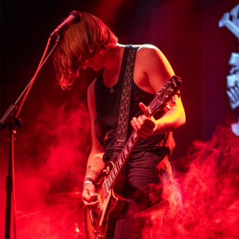 Викладач гри на гітарі в Rock School